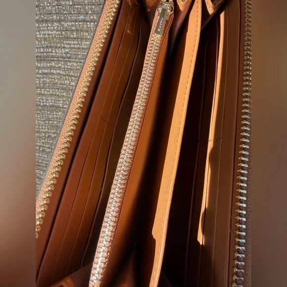 Coach x Peanuts Snoopy Patches Zip Around Accordion Wallet Wristlet - Picture 15 of 16